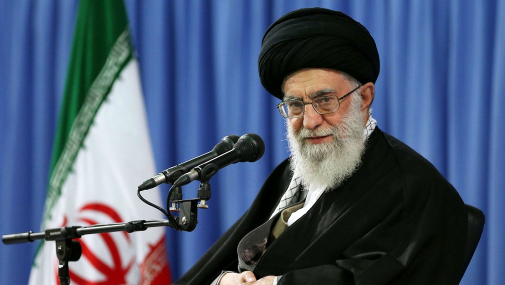 Аятолах Хаменей: Не сме толкова наивни, че да преговаряме със САЩ