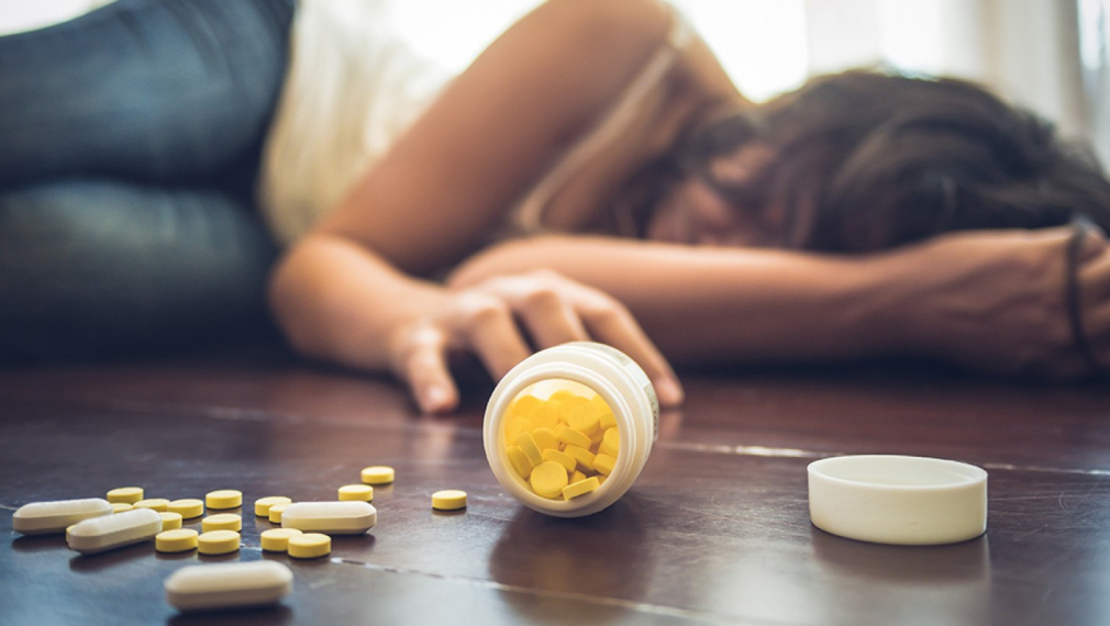 Как фармацевтични компании в САЩ създават смъртоносни зависимости към болкоуспокояващи