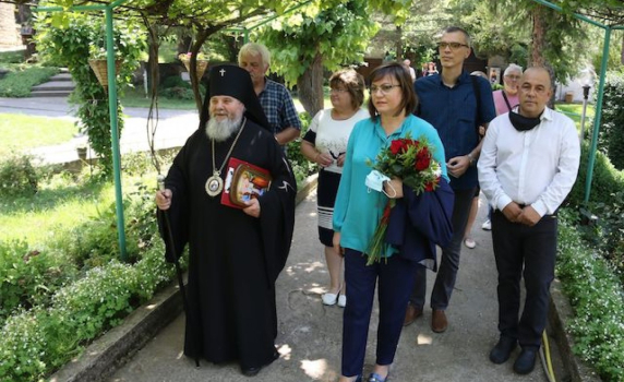 Корнелия Нинова се срещна с Великотърновския митрополит Григорий  