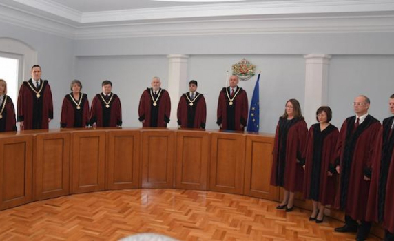 КС решава може ли редови прокурор да разследва главния
