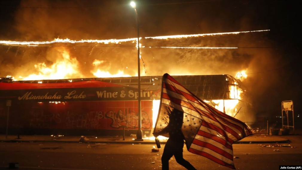 Протестите в САЩ ескалират и обхващат все повече градове и щати (видео)