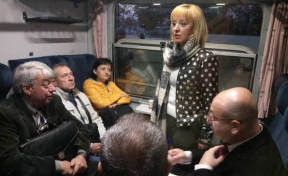 Закъде пътува Мая Манолова
