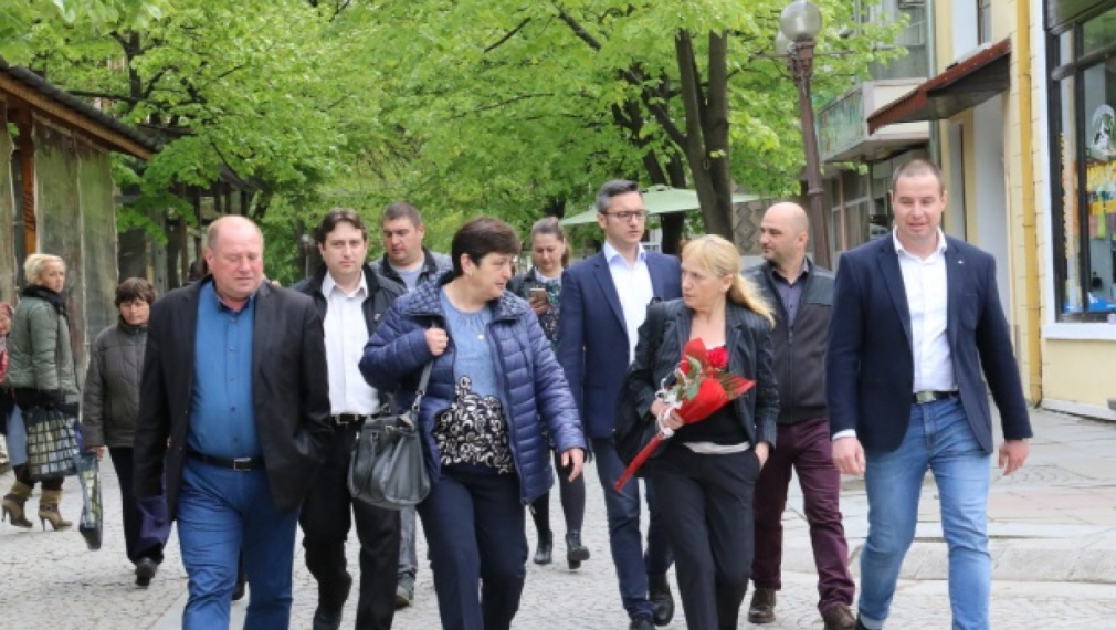 Елена Йончева в Елхово: За да започнем възстановяването на България, БСП трябва да спечели тези избори