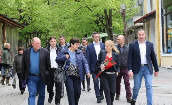 Елена Йончева в Елхово: За да започнем възстановяването на България, БСП трябва да спечели тези избори