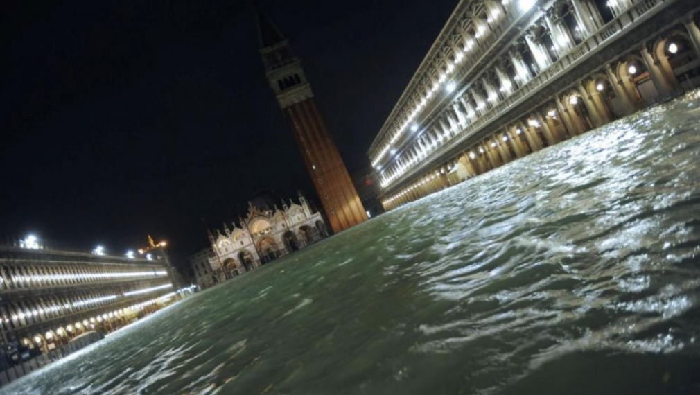 Венеция е под вода. Има две жертви