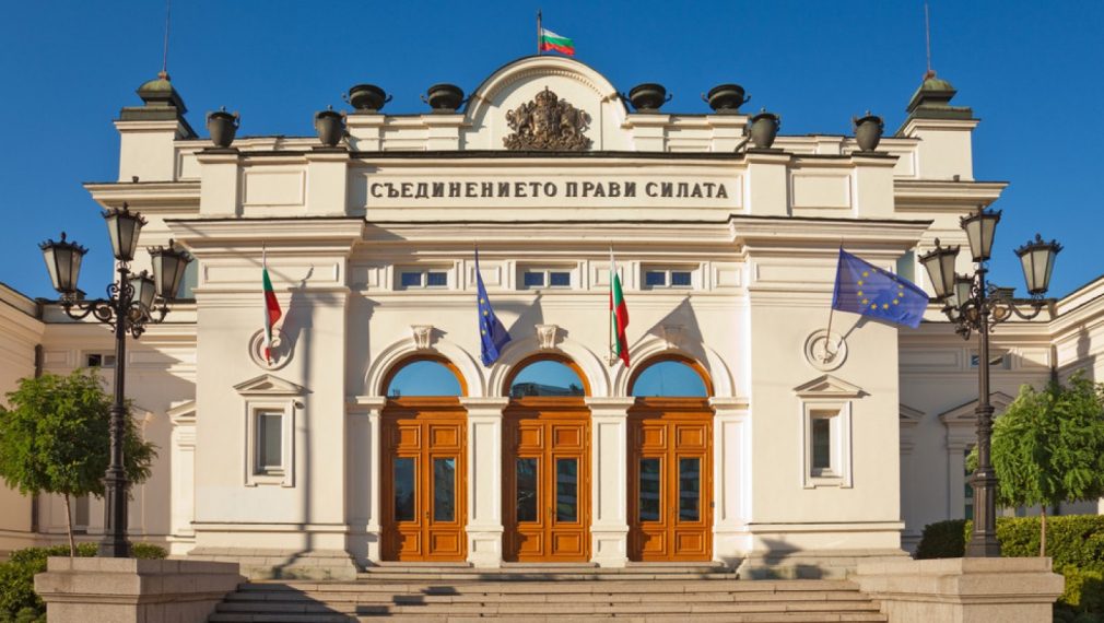 Депутатите ще гласуват оставките на тримата министри 