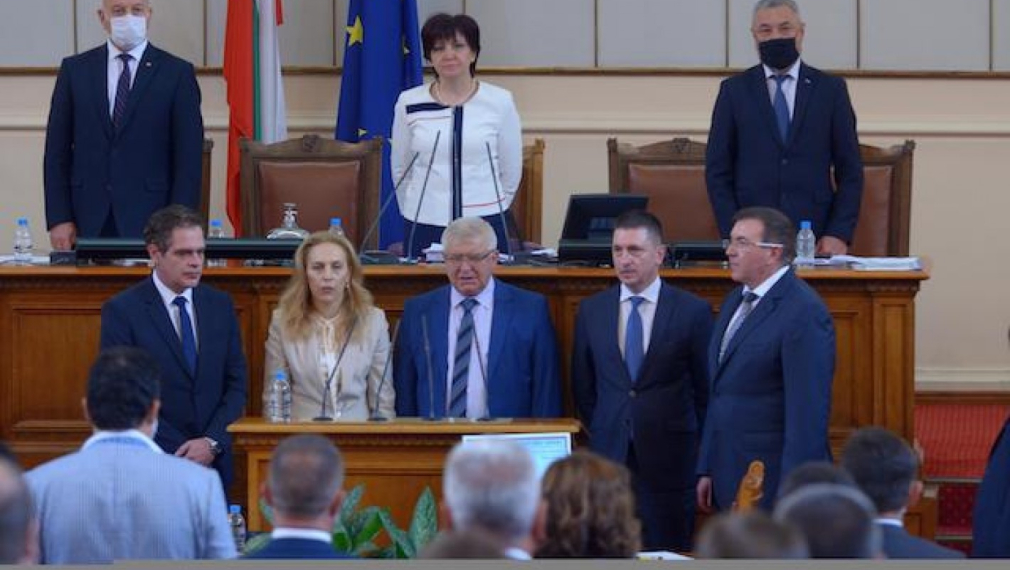 Парламентът гласува промените в кабинета в отсъствието на Борисов