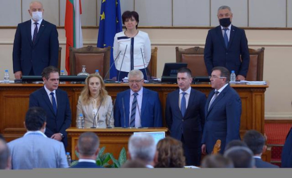 Парламентът гласува промените в кабинета в отсъствието на Борисов