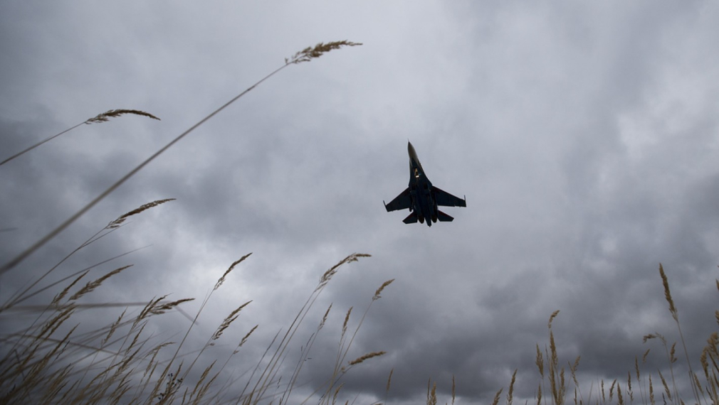 Изтребител Су-27 се разби при кацане в база в Украйна