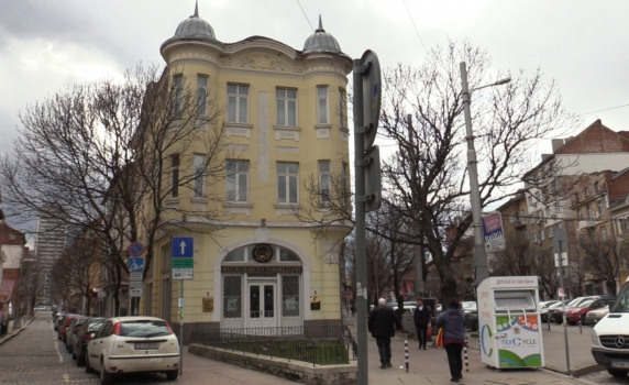 Главното мюфтийство е в сграда, дарена за образование