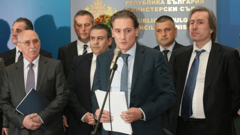 КРИБ иска Манолев за министър   