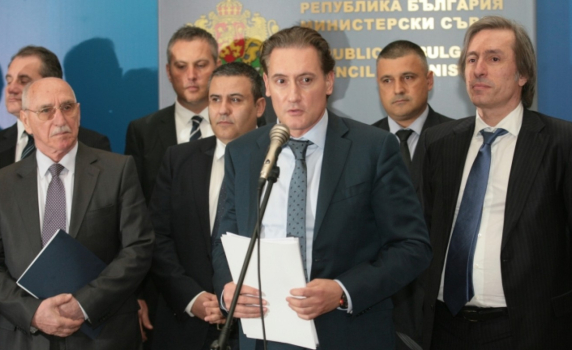 КРИБ иска Манолев за министър   