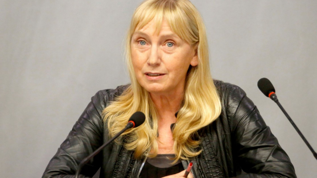 Елена Йончева в ЕП: В България прокуратурата е безконтролна и изпълнява политически поръчки