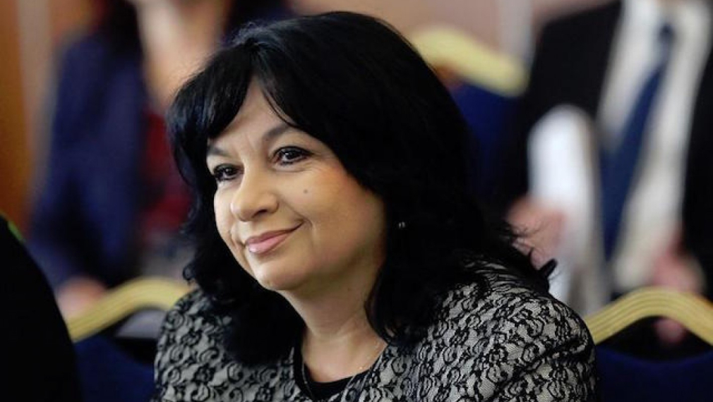 Петкова иска 3 пъти по-висока глоба за кражба на ток