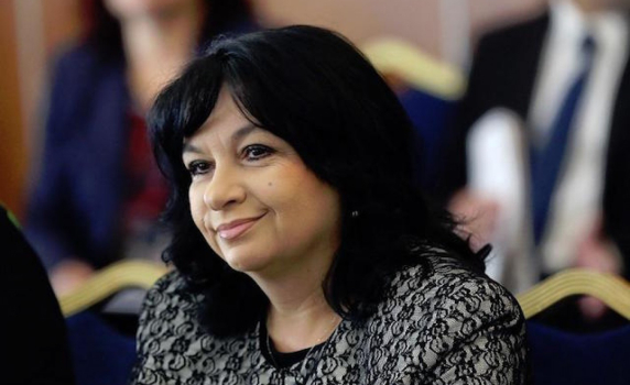 Петкова иска 3 пъти по-висока глоба за кражба на ток