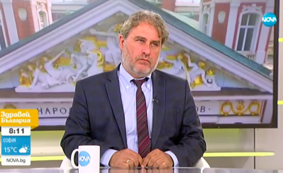 Банов: Носенето на маска от зрителите е задължително 