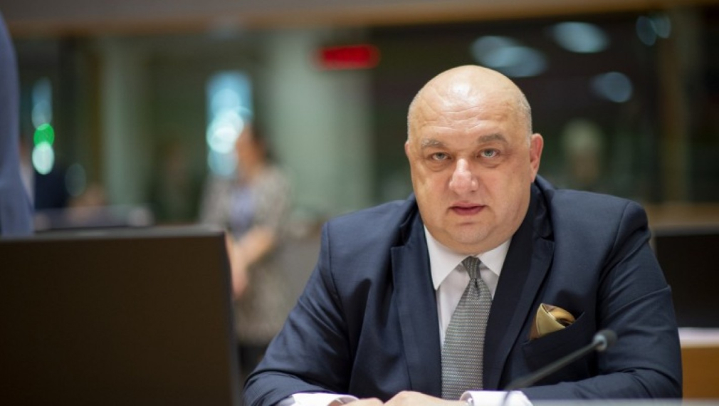 Бойко Борисов иска оставката на шефа на БФС Борислав Михайлов