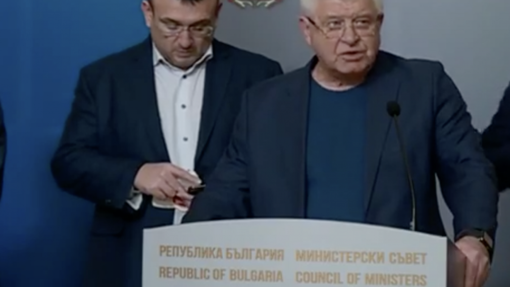 Ананиев: Хотелите и магазините извън молове могат да работят
