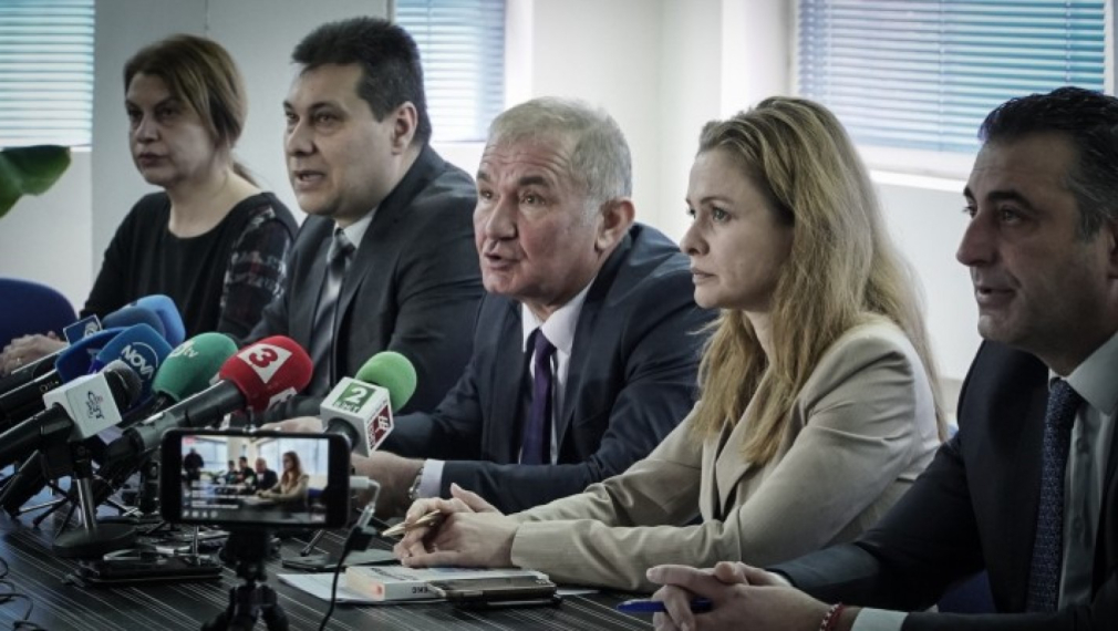 Прокуратурата: Докторът, който сега е национален герой, е извършил престъпление