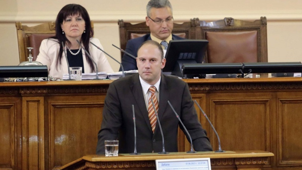 БСП иска да бъде изслушан Каракачанов в парламента