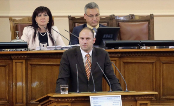 БСП иска да бъде изслушан Каракачанов в парламента