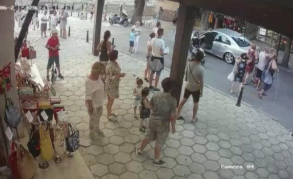 Полицията арестува мъж, нападнал незрящи туристи в Несебър
