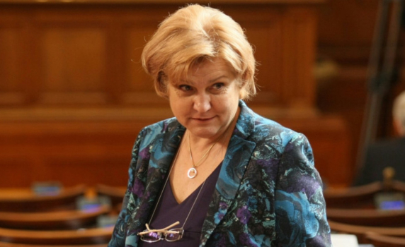 Менда Стоянова: ГЕРБ няма да участва в извънредно заседание на НС, за да не прави пиар на БСП