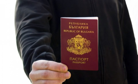 "Нувел обсерватьор": Как България фабрикува фалшиви и опасни европейци