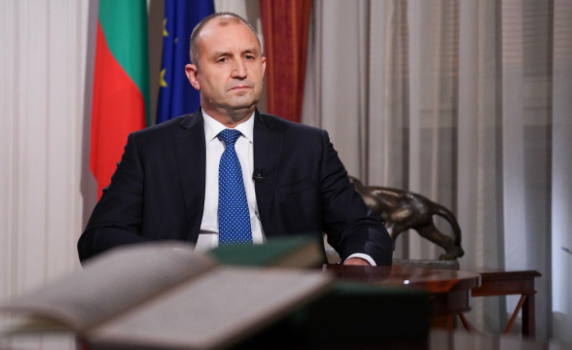 Румен Радев: Излиза, че Борисов полага неистови усилия да ни спаси от Борисов