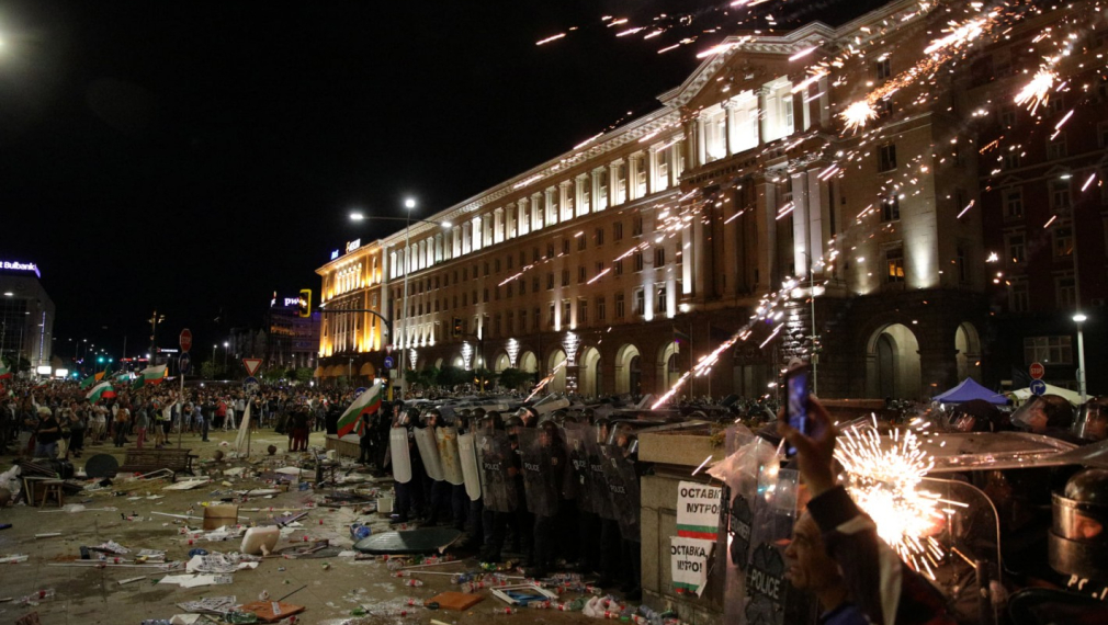 Фотограф на агенция „Франс прес“ ранен на протестите в България