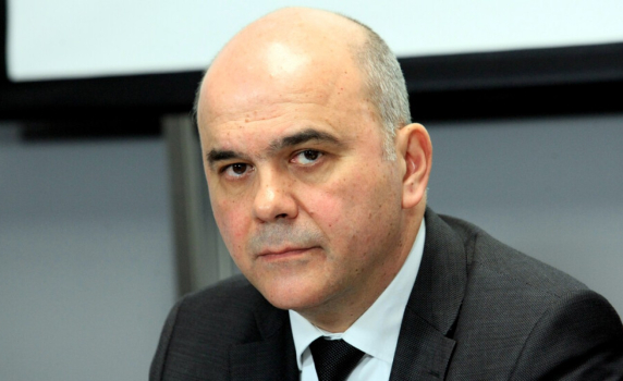 Социалният министър: Държавата няма да отнема деца при фалшиви сигнали