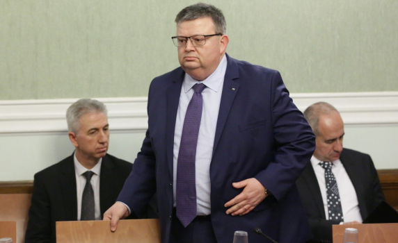 Цацаров събра службите в ДАНС във връзка с офшорните сметки на властта