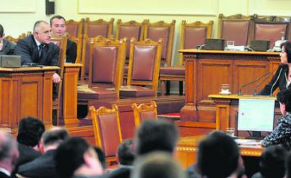 Борисов ядял филия с мас, докато ритал топка и поискал от Корнелия Нинова да се разберат кат мъже