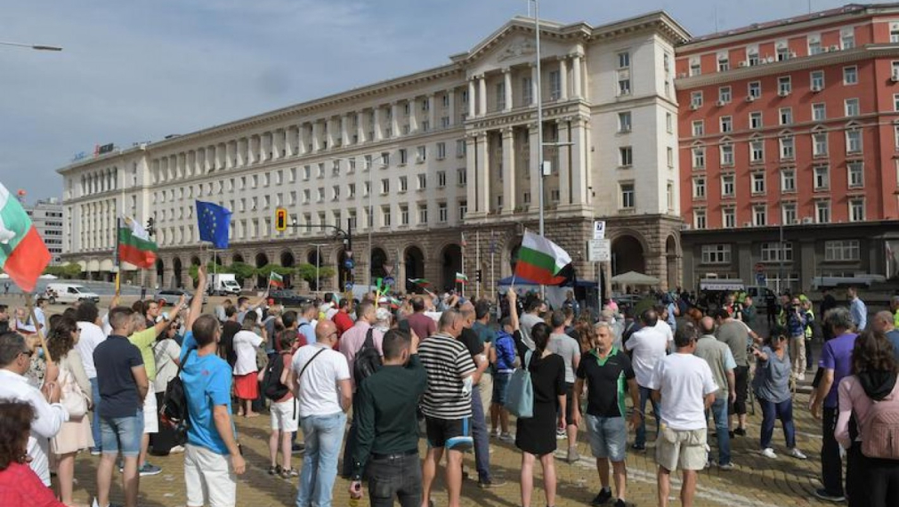  Жива верига блокира отново движението по булевард "Цар Освободител"