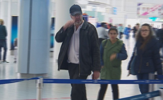 Шведът, изритал камериерката в "Слънчев бряг", си тръгна без да плати глобата