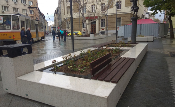 Проверката на Фандъкова установи: "композиция за сядане" струва 8500 лева