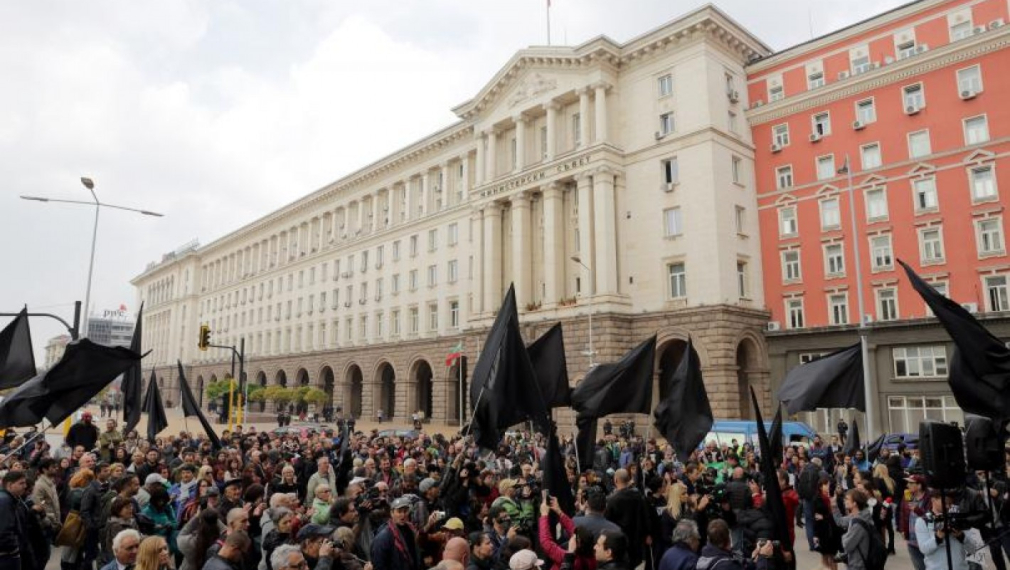 Майките не приемат извинението на Валери Симеонов, протестите продължават