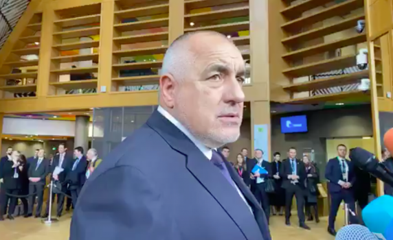 Премиерът: Обединителят на нацията да преценява с кои хора се сдружава