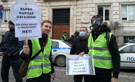  Стотици в София призоваха „Данче, слез“