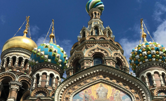 Мизерия, мракобесие, потисничество и... Путин. Москва и Санкт Петербург в снимки