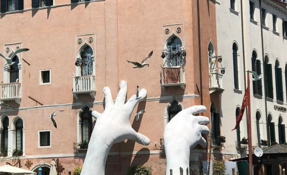 Скулптурите на Лоренцо Куин