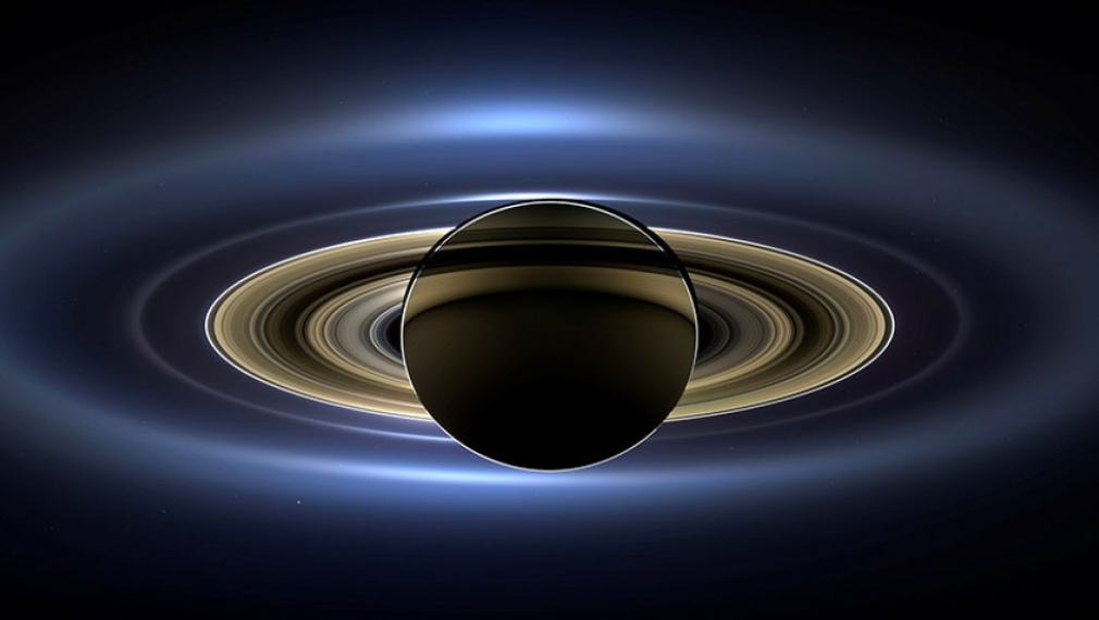 Пръстените и луните на Сатурн, заснети от космическия кораб "Касини"