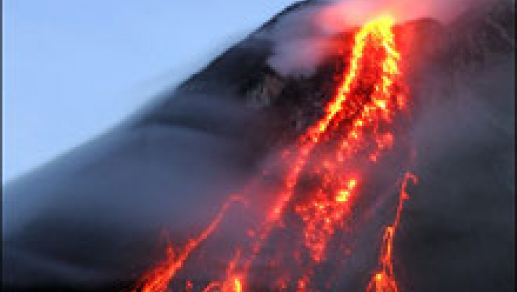 Учени предупреждават за възможно изригване на Везувий и Етна