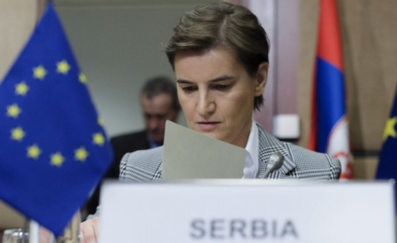 Сръбската премиерка Бърнабич ще става "баща"