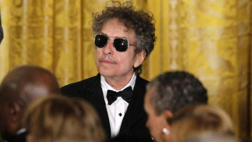 Боб Дилън спечели Нобеловата награда за литература 