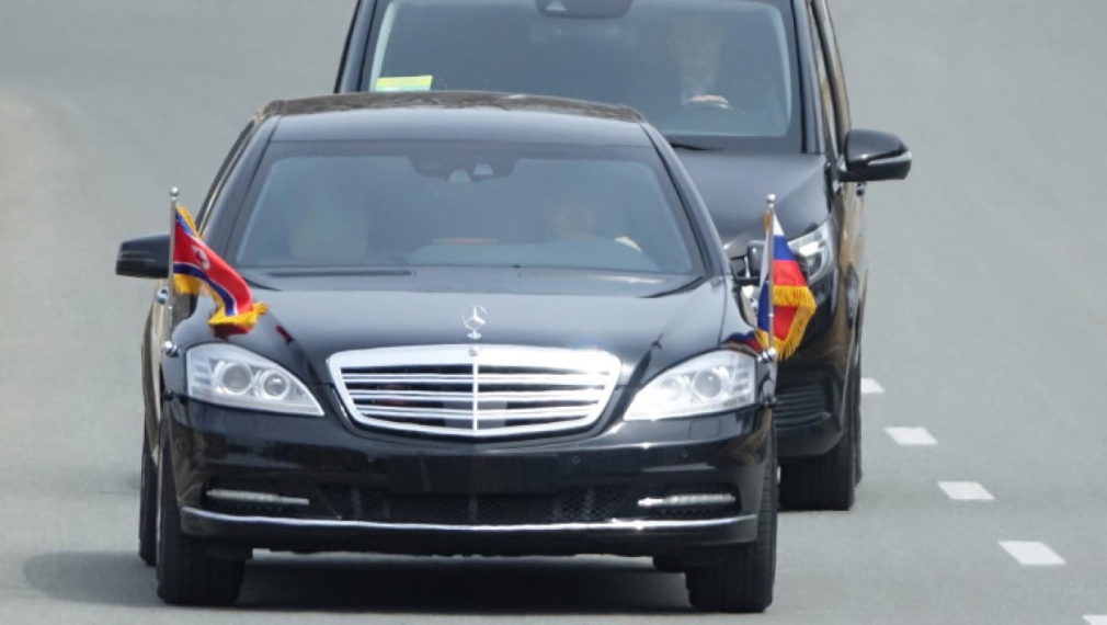 От Daimler недоумяват, че Ким Чен Ун има „Мерцедес“ 