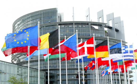 Водещите групи в Европарламента няма да одобрят бюджета на ЕС без върховенство на закона