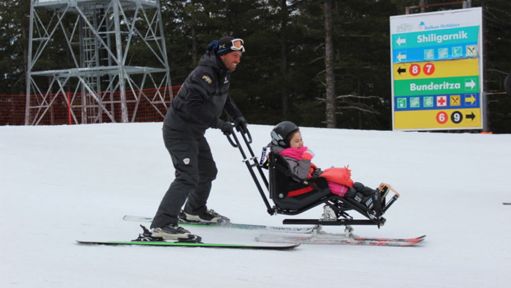 Деца в неравностойно положение карат ски в Банско
