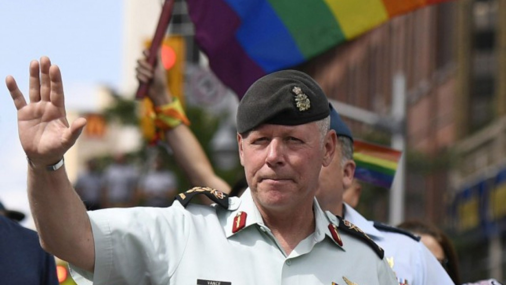Шефът на канадския Генщаб участва в гей парад