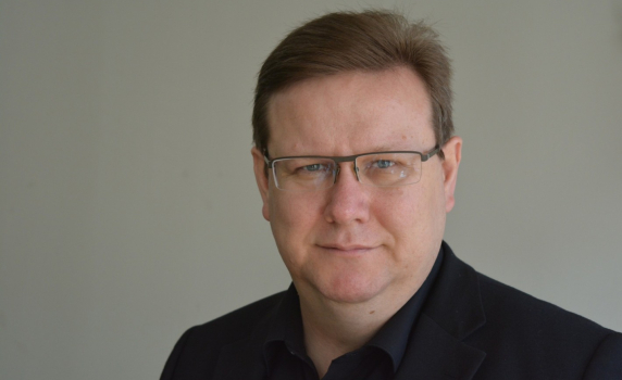 За малката Крисия и големите амбиции, които убиват музиката
